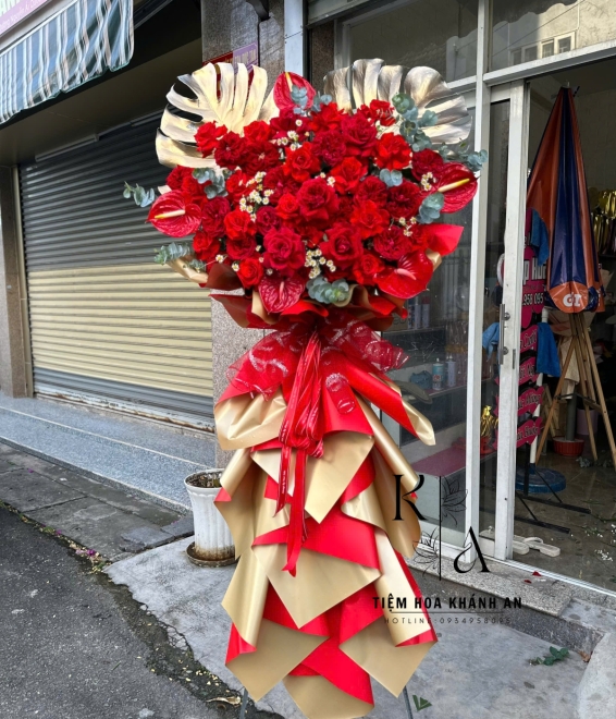 Kệ hoa chúc mừng hoa hồng đỏ