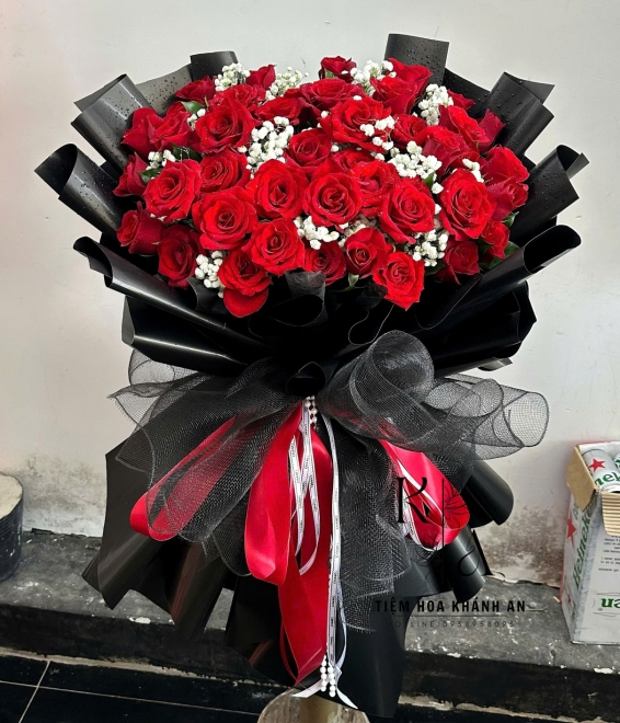 Bó Hoa tone đỏ đen Chúc mừng-giao hoa tươi biên hòa