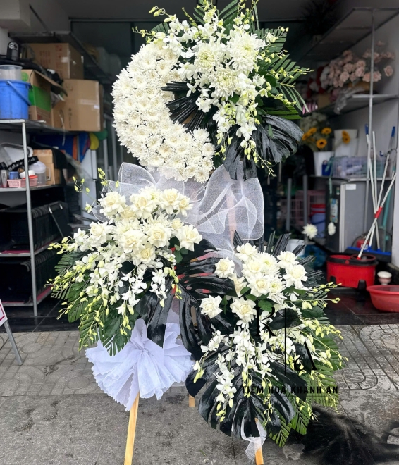 Kệ Hoa kính viếng ở biên hòa 3 tầng