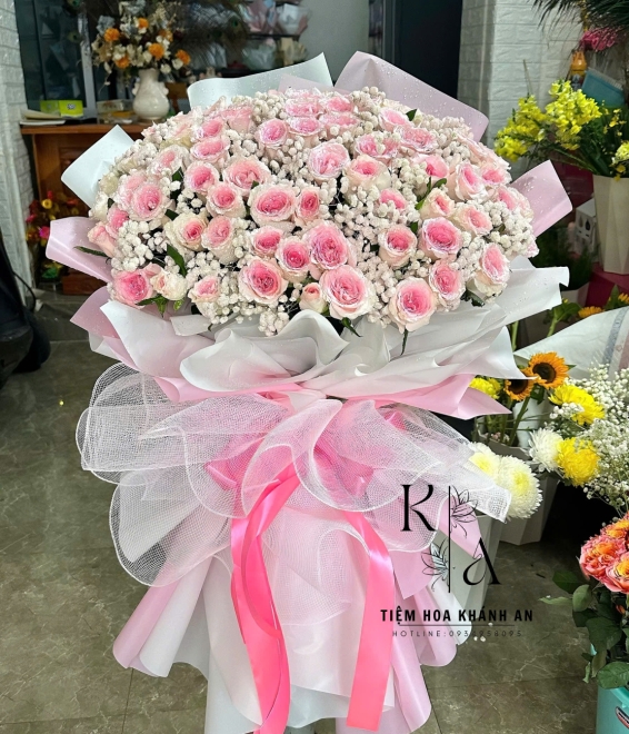 Mẫu bó hoa tươi chúc mừng  tone hồng khổng lồ cao cấp
