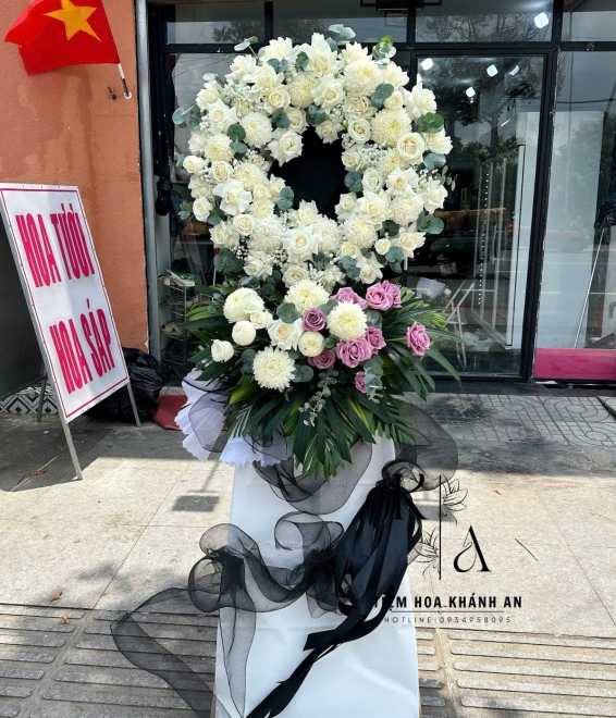 Kệ Hoa kính viếng phối tròn mẫu mới 2025