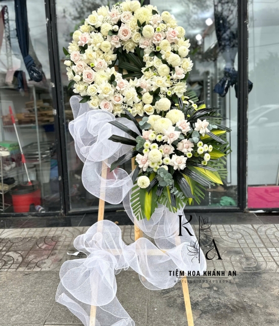 Kệ Hoa kính viếng kiểu mới hot 2025