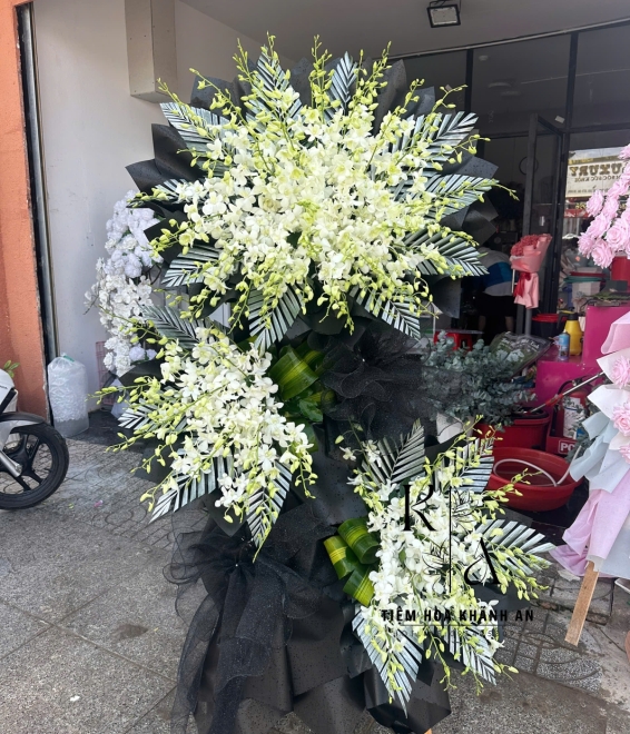 Kệ Hoa kính viếng ở biên hòa kệ hoa tone đen 3 tầng -giao hoa online