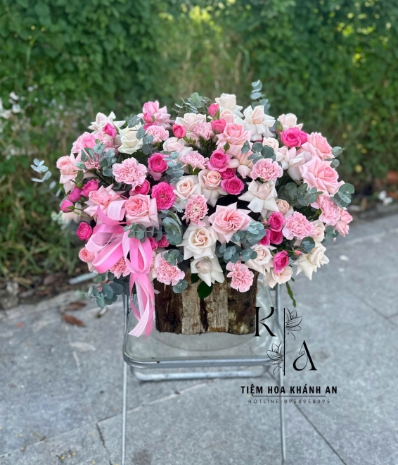 Giỏ hoa gỗ chúc mừng tone hồng