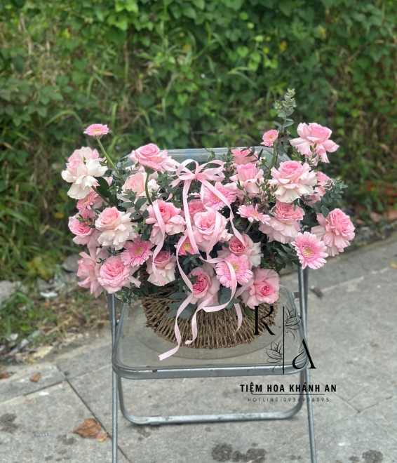 Giỏ hoa chúc mừng tone hồng xinh