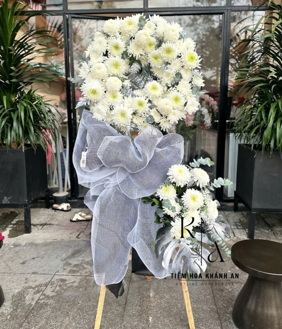 Kệ Hoa kính viếng ở biên hòa tone trắng