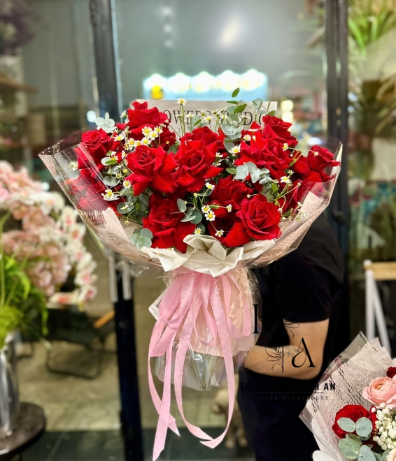 Bó hoa chúc mừng tone đỏ mừng ngày valentine