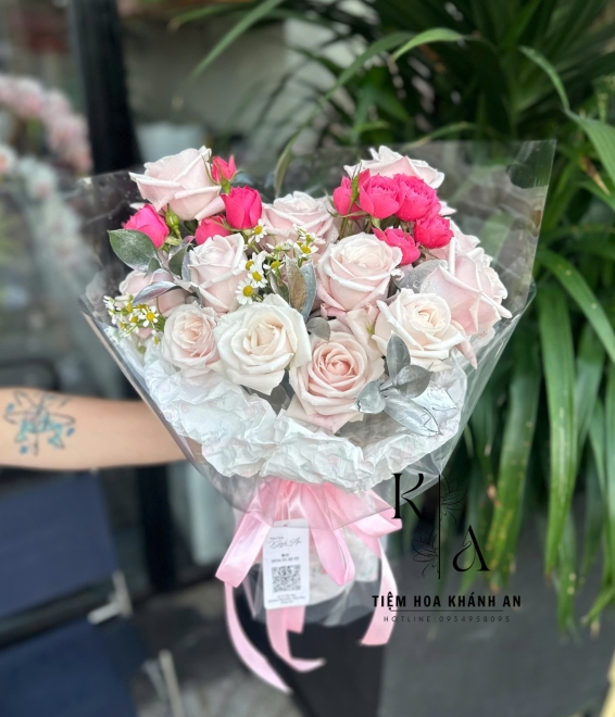 Bó hoa chúc mừng mẫu hoa đơn giản