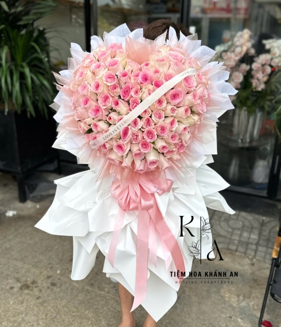 Bó hoa chúc mừng tặng 8/3 tặng em yêu khổng lồ trái tim