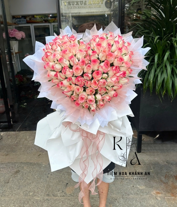 Bó hoa chúc mừng tặng 8/3 tặng người yêu khổng lồ trái tim