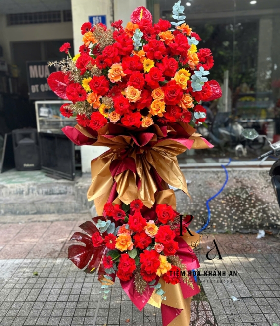 Kệ hoa khai trương tone đỏ hot hiện nay 