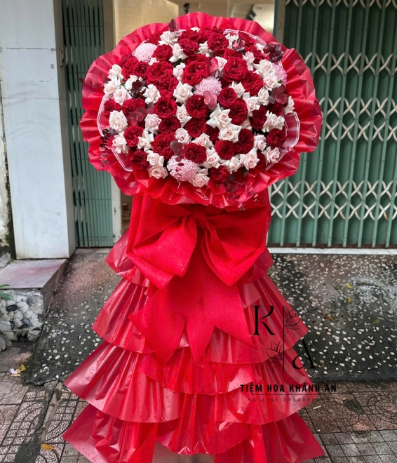 Kệ hoa khai trương tone đỏ hot hiện nay bó tròn