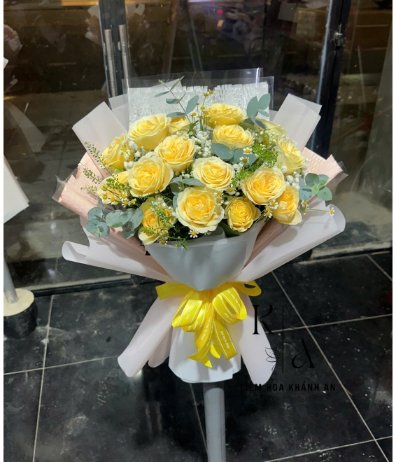 Bó hoa chúc mừng 20/10 tone vàng