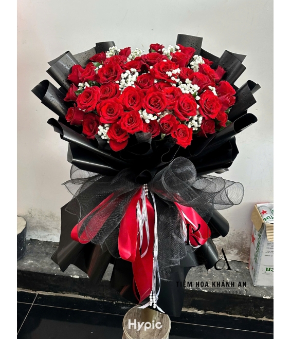 Bó Hoa tone đỏ đen Chúc mừng-giao hoa tươi biên hòa