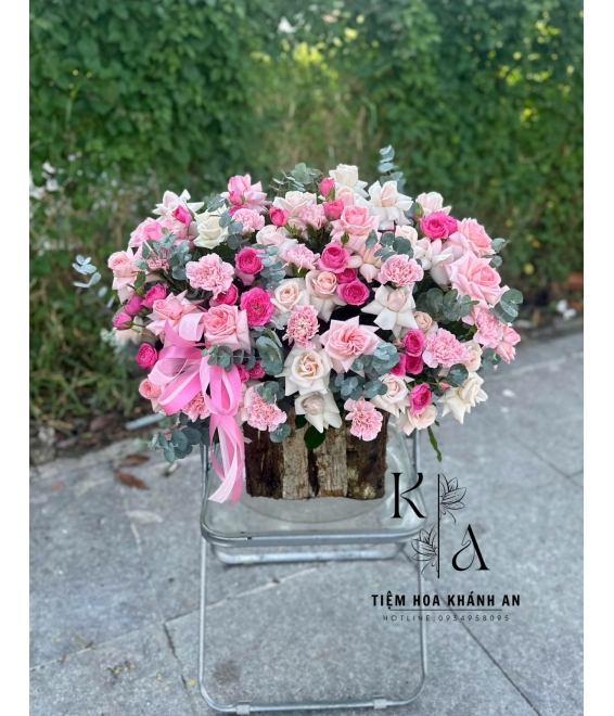 Giỏ hoa gỗ chúc mừng tone hồng