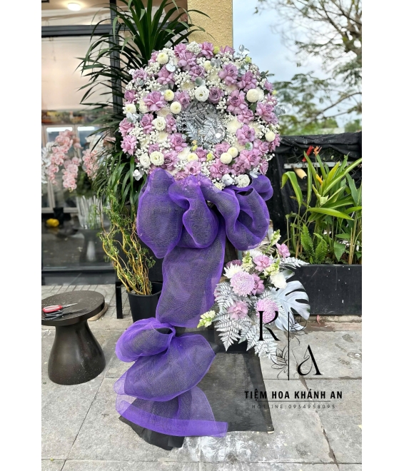 Kệ Hoa kính viếng tone tím mẫu đẹp