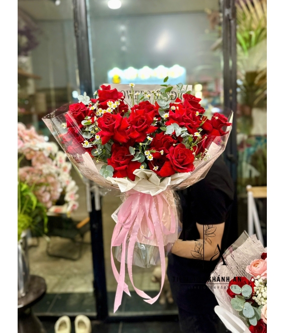 Bó hoa chúc mừng tone đỏ mừng ngày valentine
