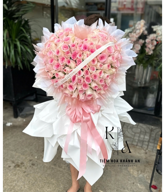 Bó hoa chúc mừng tặng 8/3 tặng em yêu khổng lồ trái tim