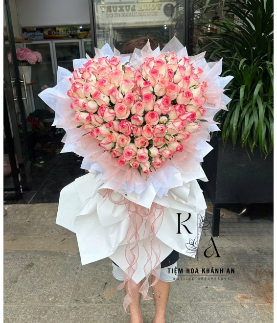 Bó hoa chúc mừng tặng 8/3 tặng người yêu khổng lồ trái tim